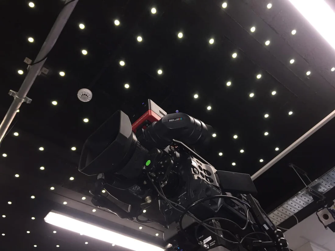 Visual published with the cited source for this record: StarTracker Max reads ceiling markers to track a camera's move